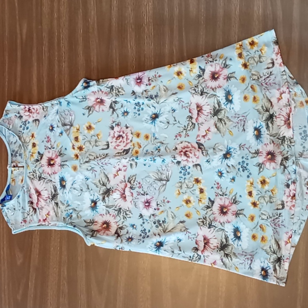Apt 9 Size S Flowered Sleeveless Shirt